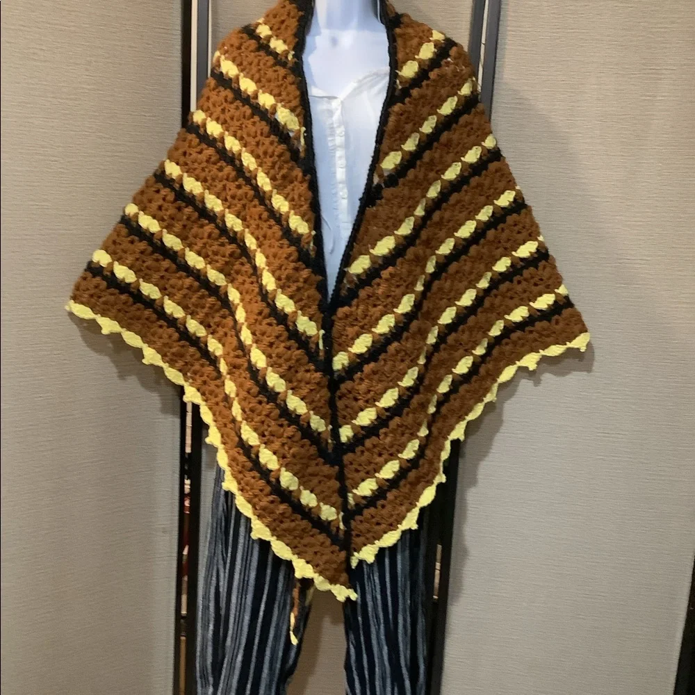 Large shawl - Picture 2 of 4
